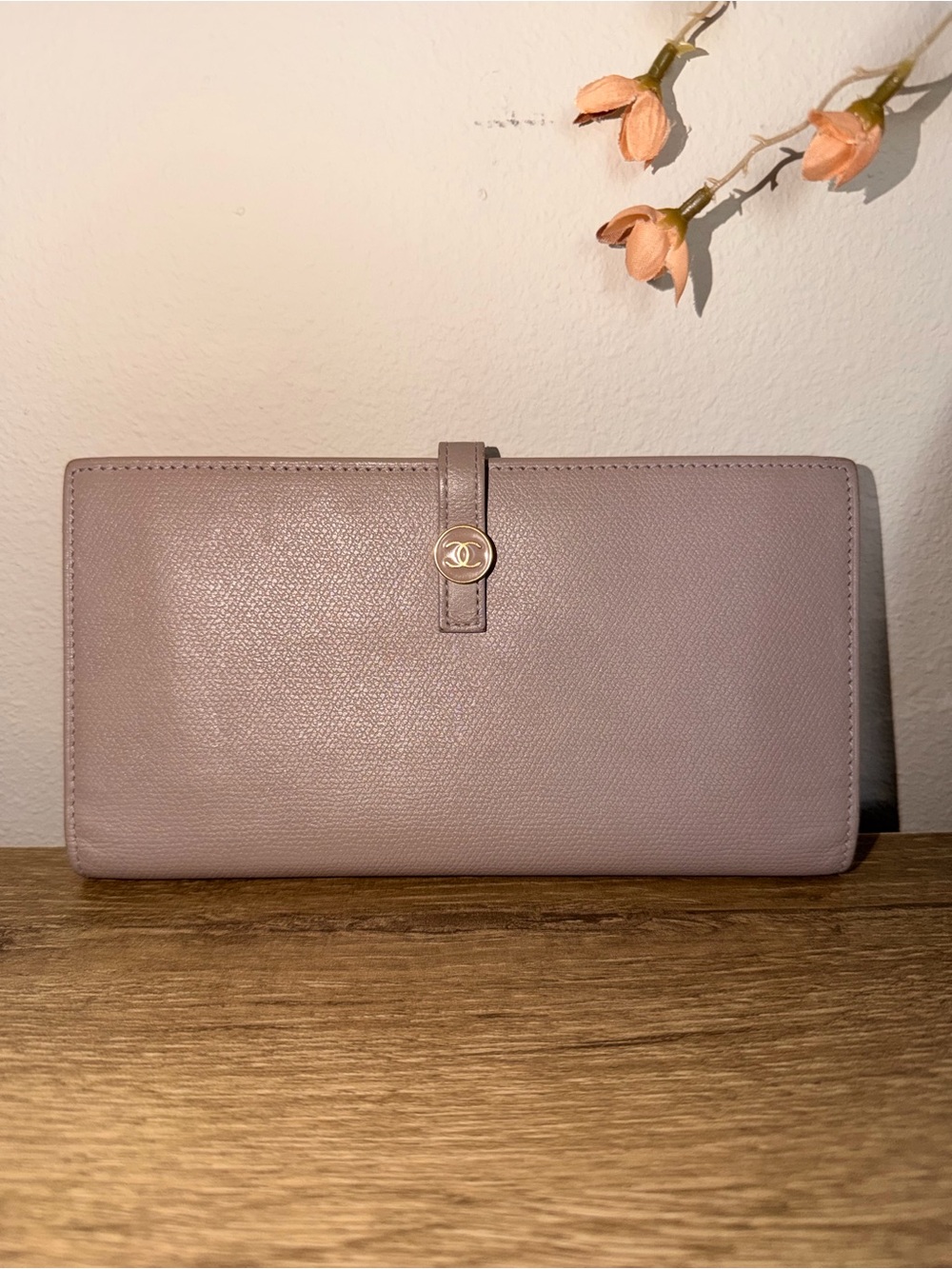 CHANEL Lilac Leather Crossbody Wallet with Gold Chain